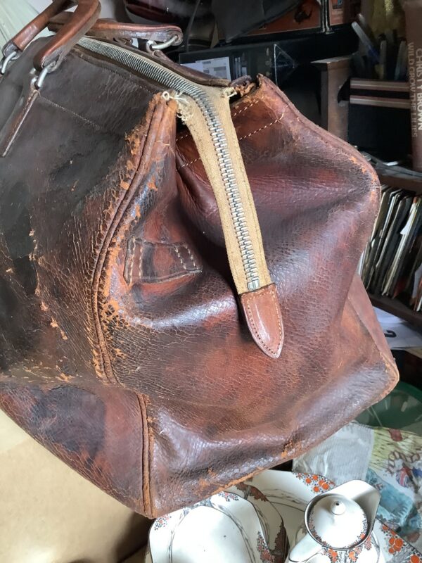 Large Vintage Style Gladstone Bag - Image 6